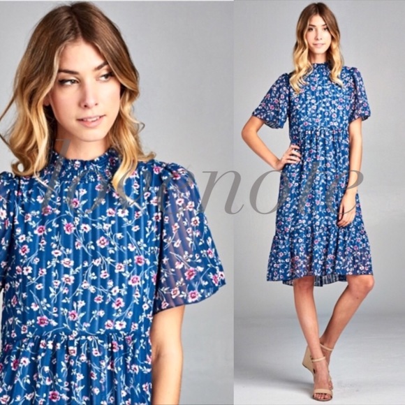 lovenote Dresses & Skirts - ❤️1 S left❤️ Lined Short Sleeve Floral Midi Dress